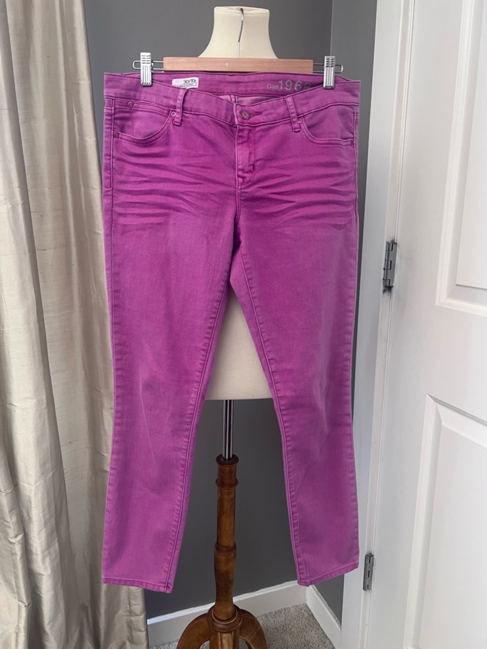GAP Skinny ankle length Jeans in Bright Magenta